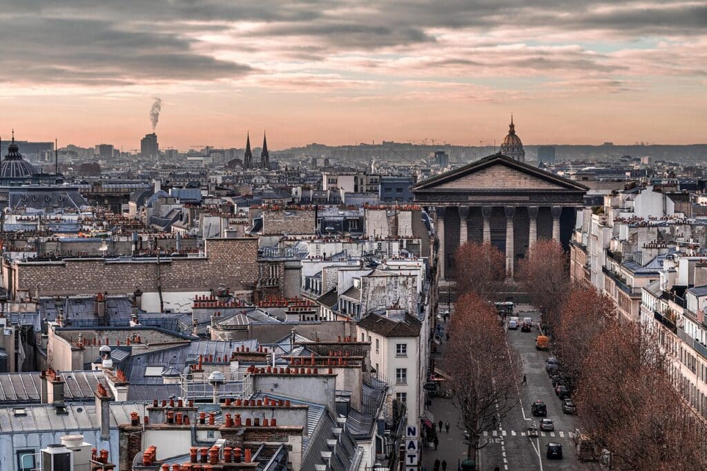 Les toits de Paris et l’église de la Madeleine