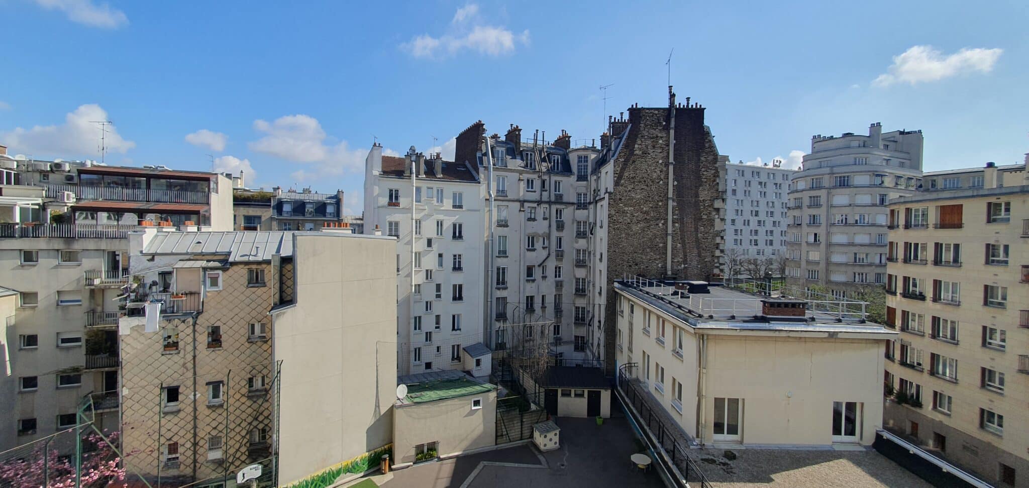 PARIS 19e – BUTTES CHAUMONT / MARCHÉ SECRÉTAN – LUMINEUX 3 PIÈCES AVEC BALCON SITUÉ AVENUE SIMON BOLIVAR – photo 2