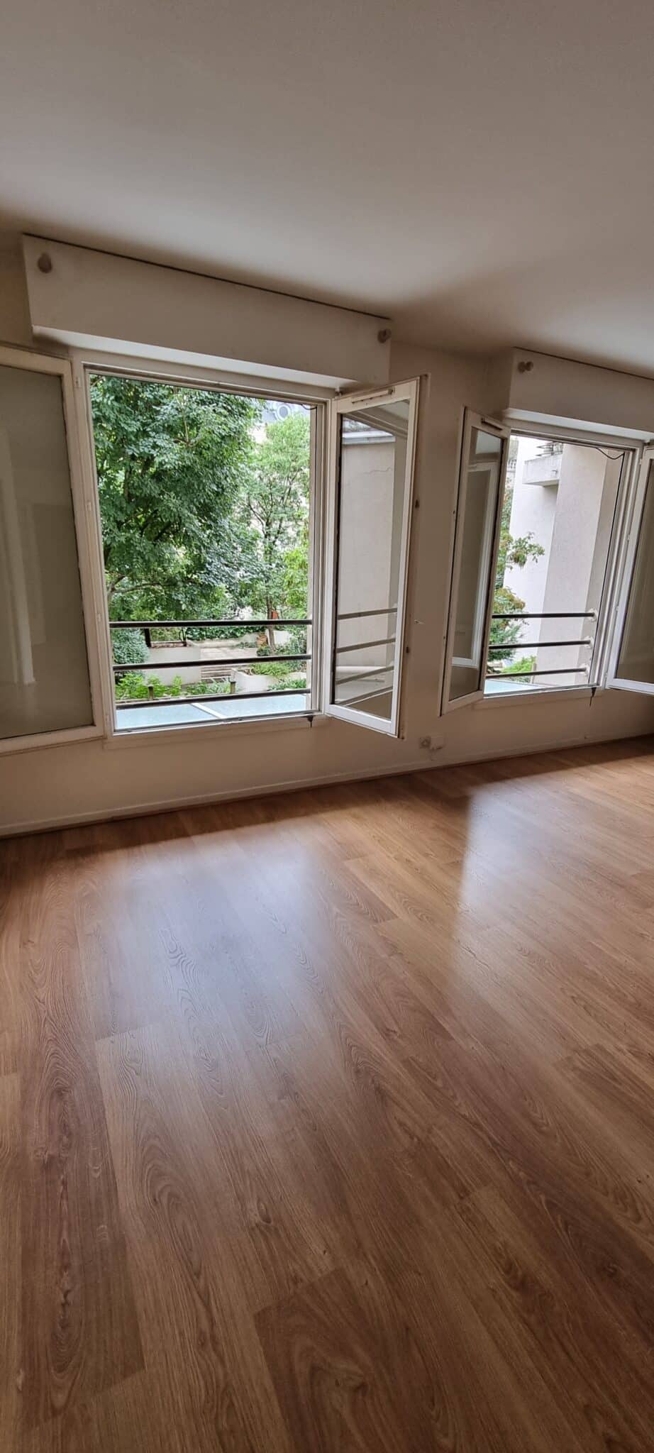 PARIS 20e – LA CAMPAGNE À PARIS – APPARTEMENT DE 42,57 m² AVEC PARKING ET CAVE – photo 2